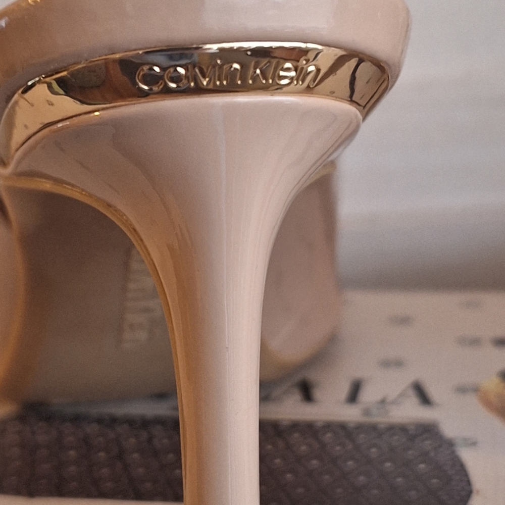 New Calvin Klein Patent Nude Slingback Pumps - Picture 5 of 7
